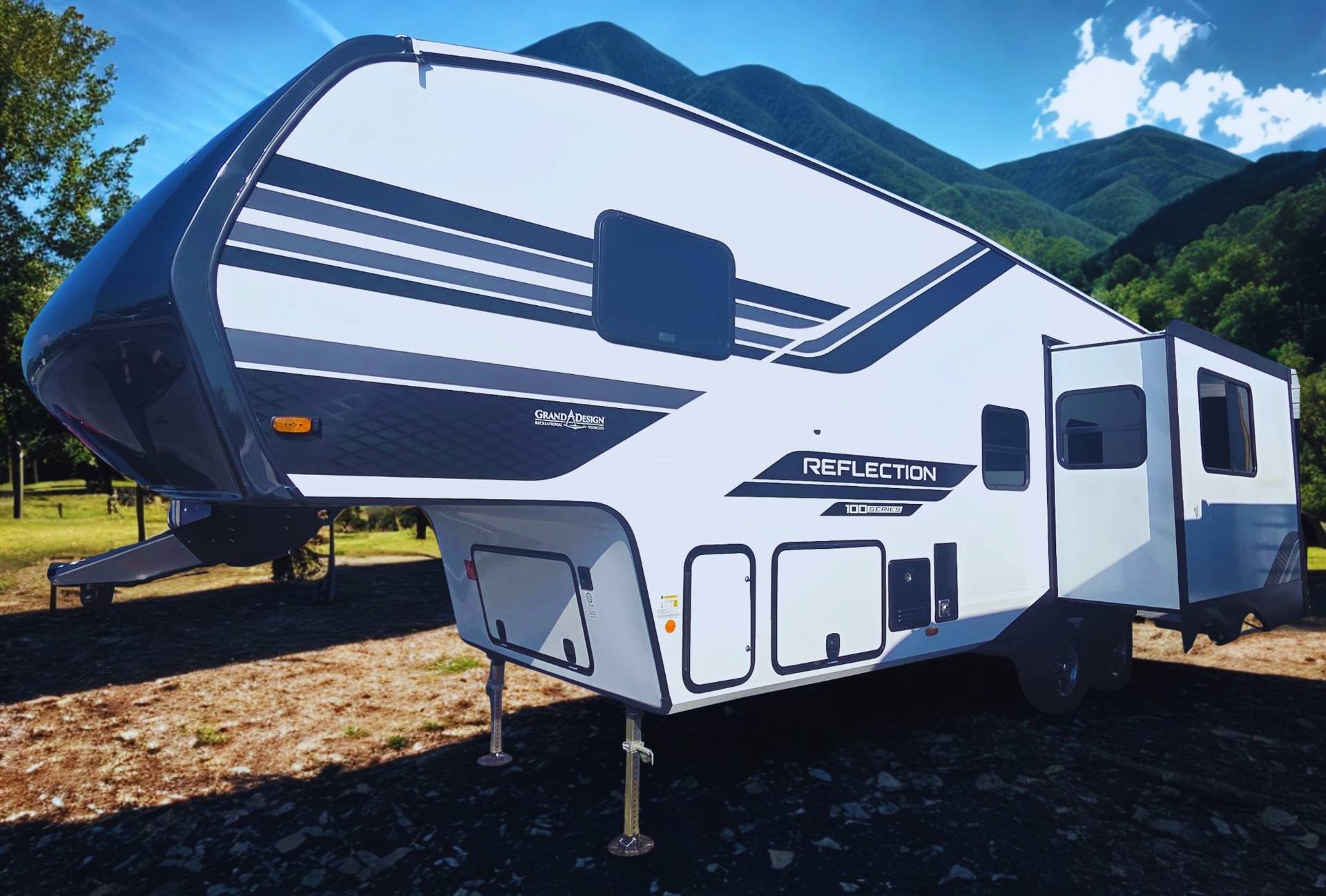 2026 Grand Design 2026 Grand Design Reflection 100 Series - thumbnail 4