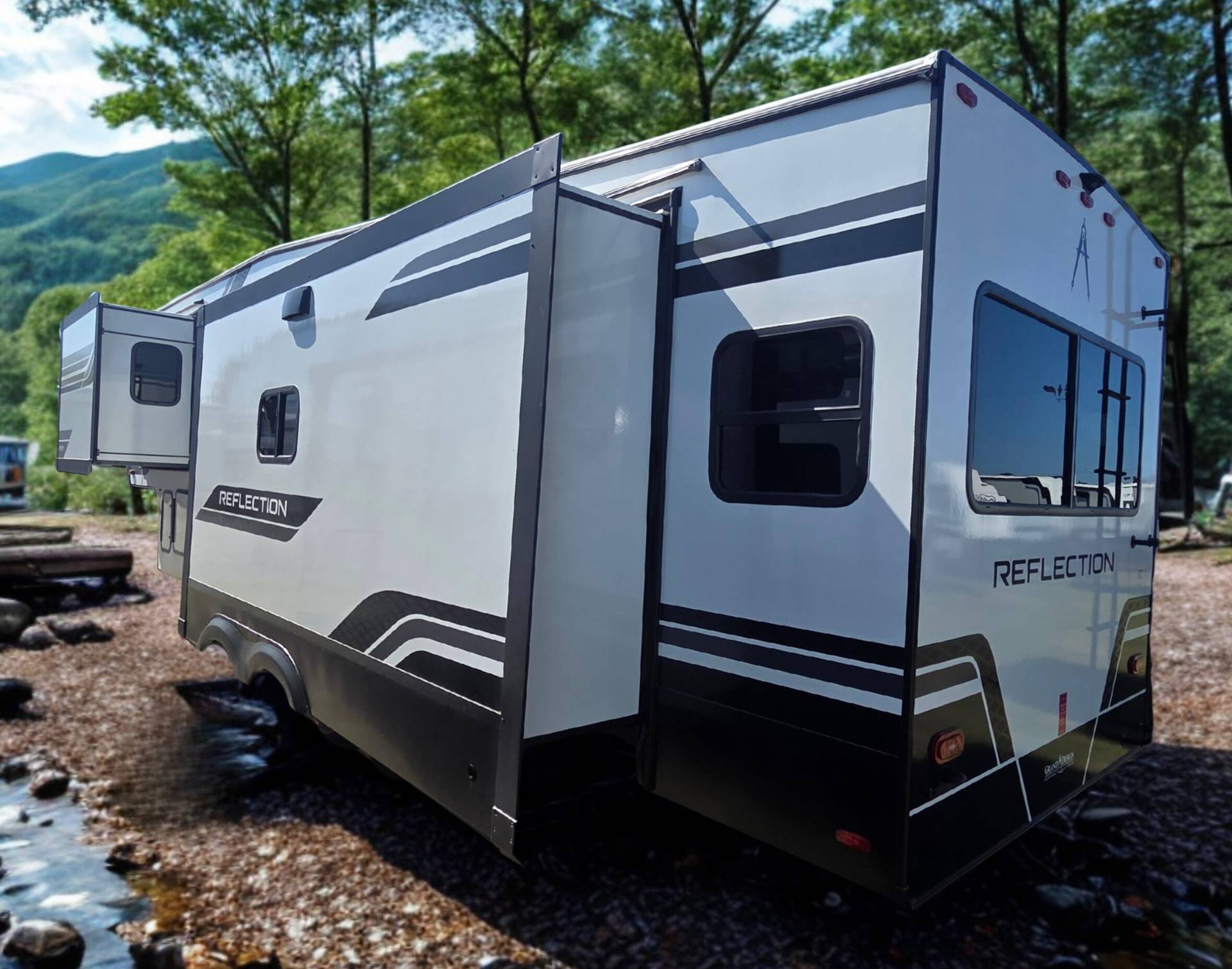 2026 Grand Design 2026 Grand Design Reflection - thumbnail 5