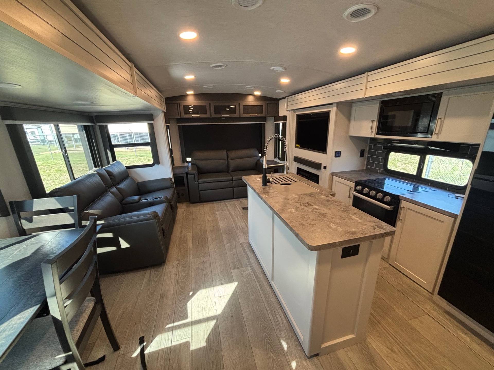 2025 Keystone RV 2025 Keystone RV Keystone Cougar - thumbnail 13