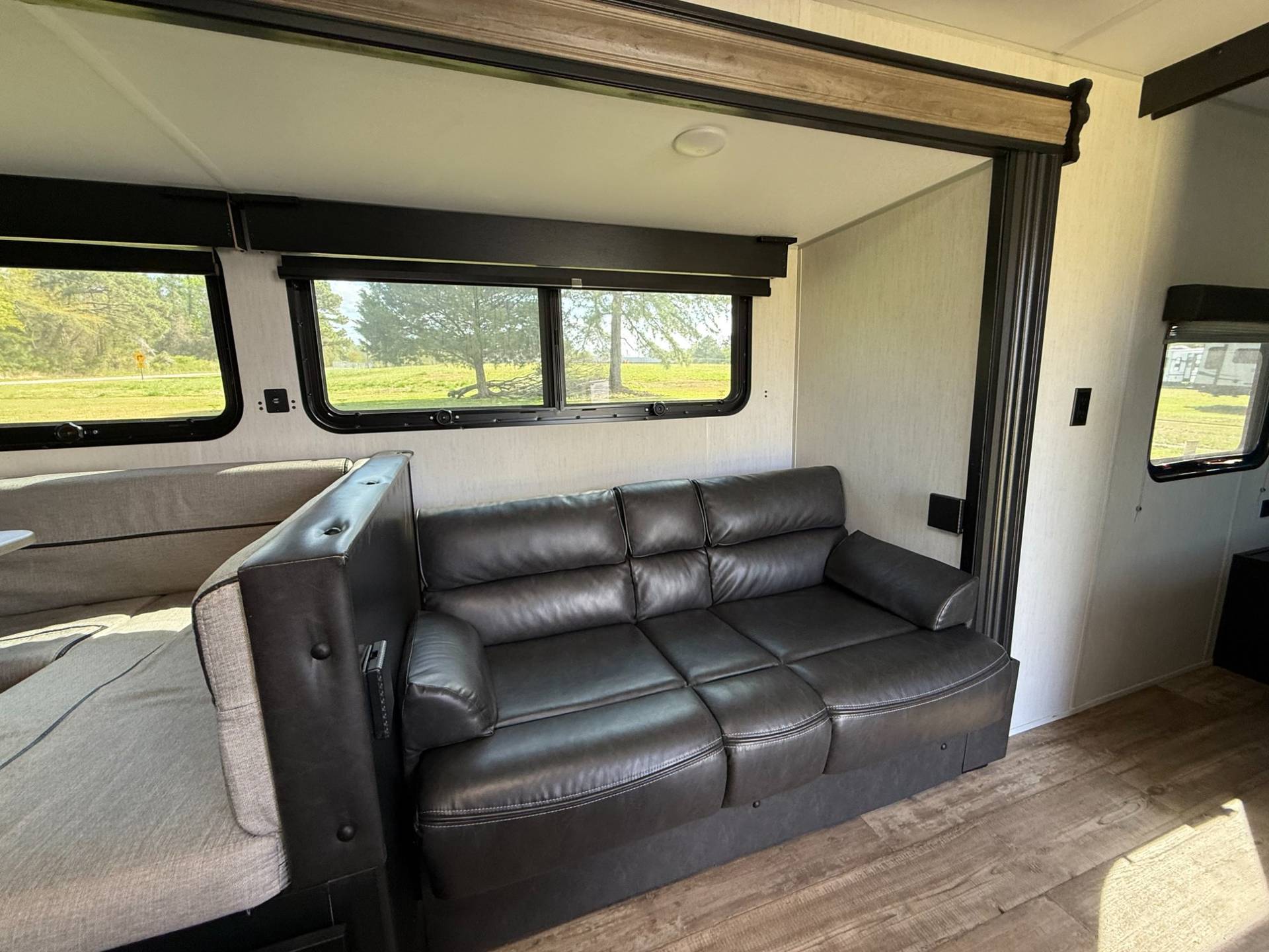 2023 Cherokee 2023 Cherokee Grey Wolf Black Label - thumbnail 14