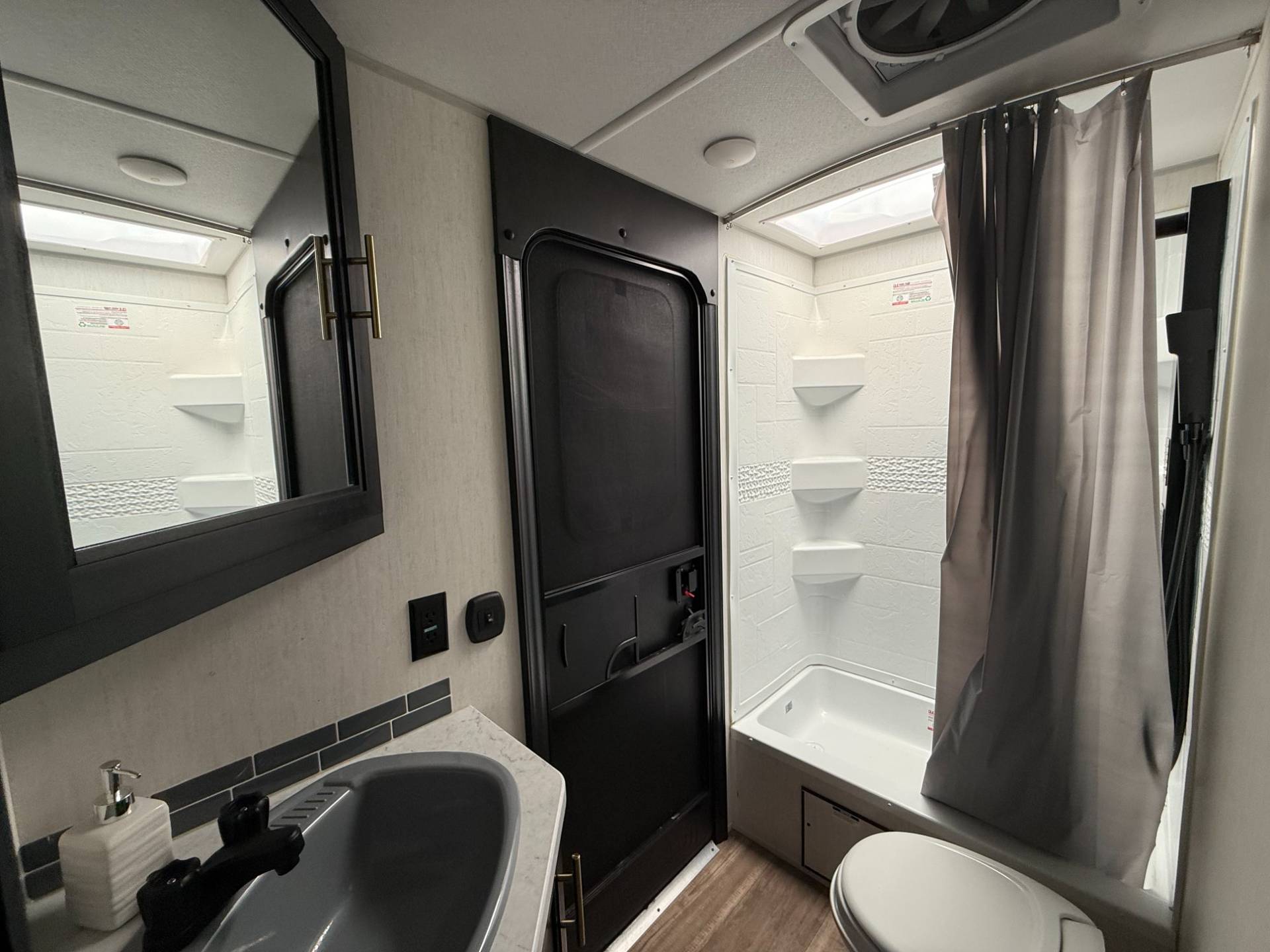 2023 Cherokee 2023 Cherokee Grey Wolf Black Label - thumbnail 19