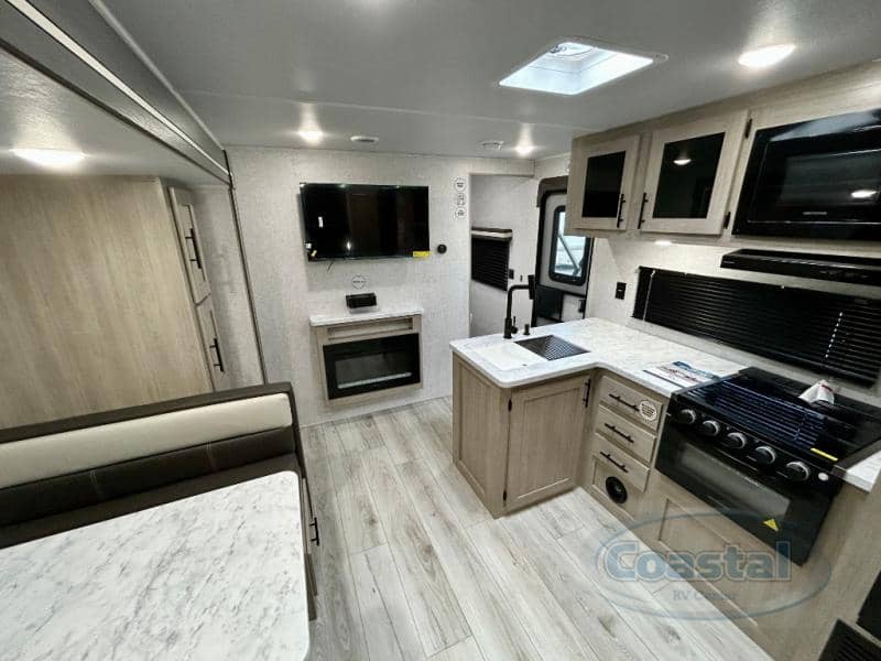 2026 EAST TO WEST 2026 EAST TO WEST Della Terra - thumbnail 5