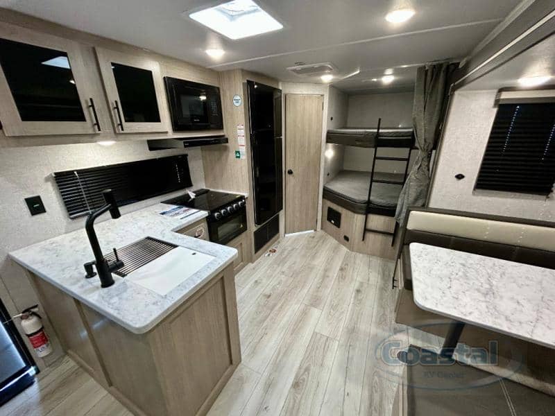 2026 EAST TO WEST 2026 EAST TO WEST Della Terra - thumbnail 6