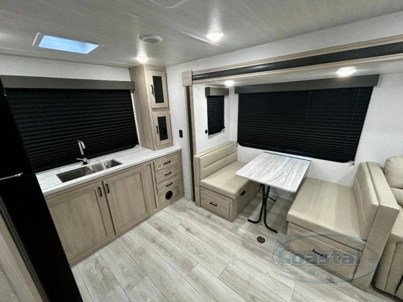 2026 EAST TO WEST 2026 EAST TO WEST Della Terra - thumbnail 3