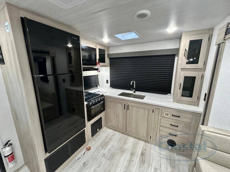 2026 EAST TO WEST 2026 EAST TO WEST Della Terra - thumbnail 8