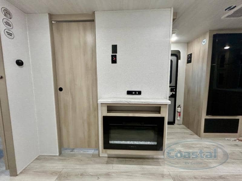 2026 EAST TO WEST 2026 EAST TO WEST Della Terra - thumbnail 17