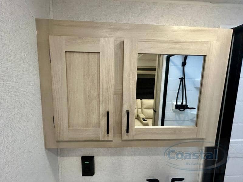 2026 EAST TO WEST 2026 EAST TO WEST Della Terra - thumbnail 26