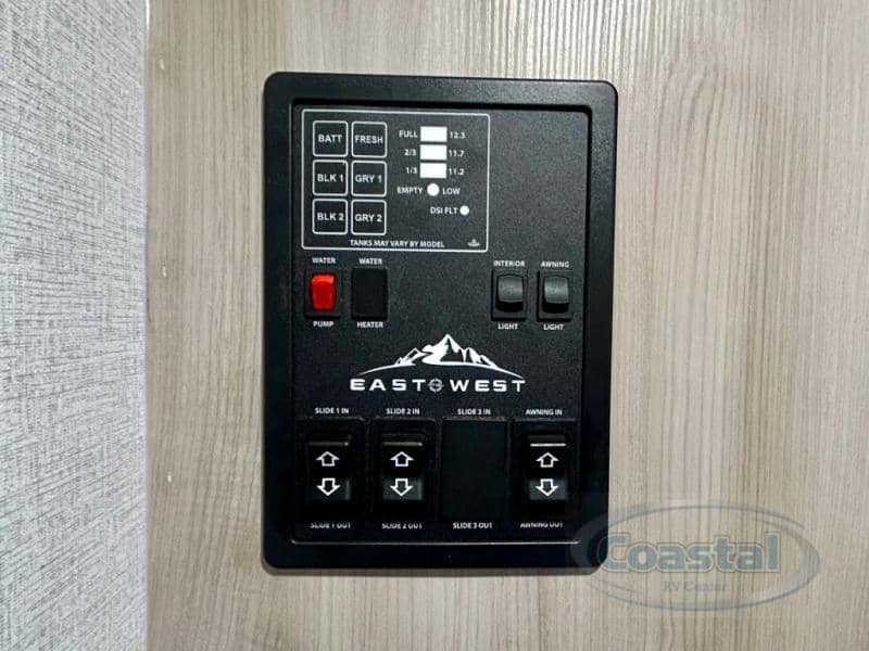 2026 EAST TO WEST 2026 EAST TO WEST Della Terra - thumbnail 31