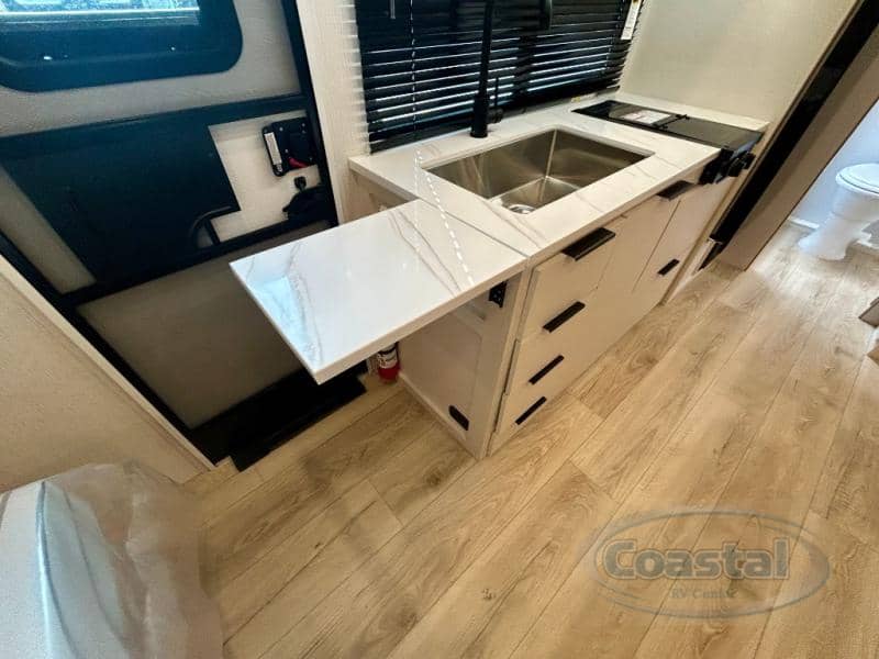 2026 Winnebago 2026 Winnebago Micro Minnie - thumbnail 7