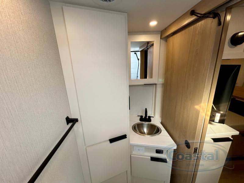 2026 Winnebago 2026 Winnebago Micro Minnie - thumbnail 21