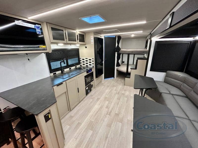 2026 Keystone RV 2026 Keystone RV Walkabout - thumbnail 4