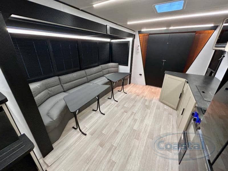 2026 Keystone RV 2026 Keystone RV Walkabout - thumbnail 5