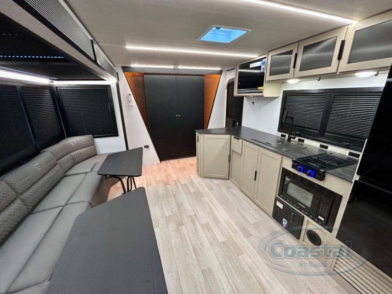 2026 Keystone RV 2026 Keystone RV Walkabout - thumbnail 6