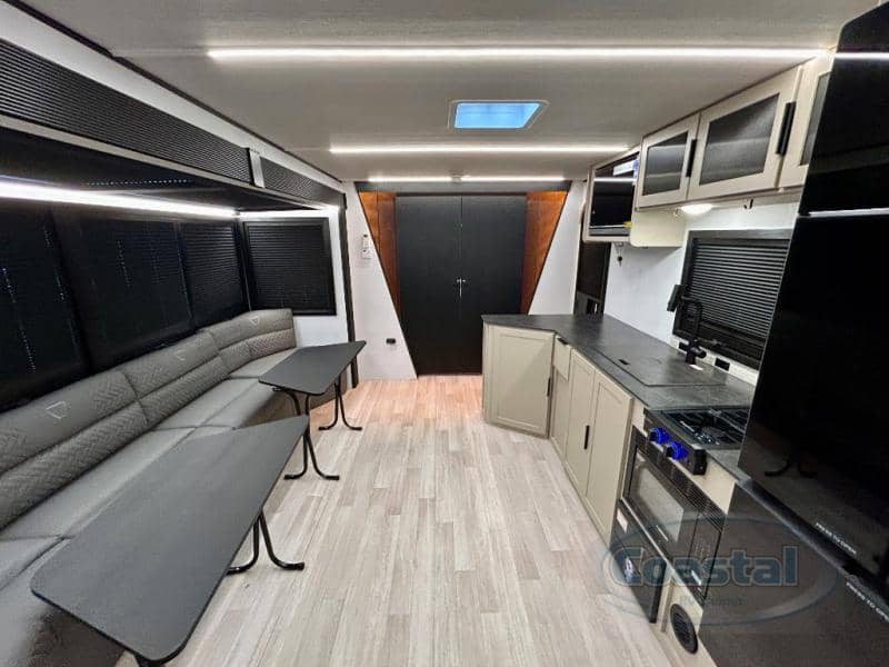 2026 Keystone RV 2026 Keystone RV Walkabout - thumbnail 7