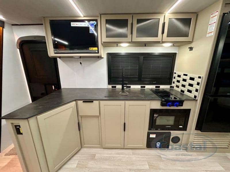 2026 Keystone RV 2026 Keystone RV Walkabout - thumbnail 9