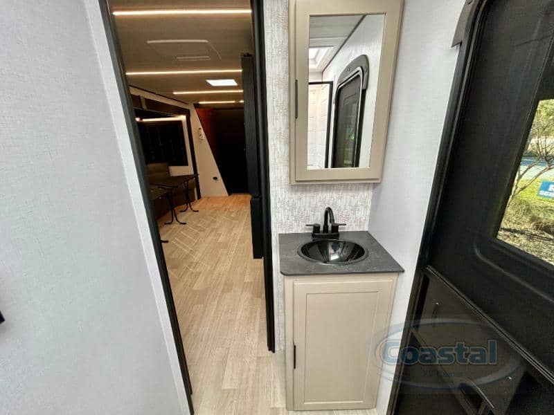 2026 Keystone RV 2026 Keystone RV Walkabout - thumbnail 30