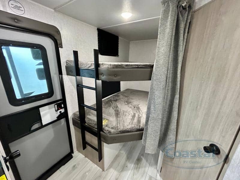 2026 EAST TO WEST 2026 EAST TO WEST Della Terra - thumbnail 19