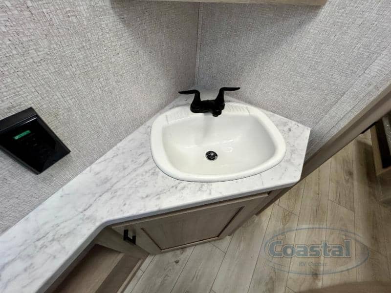 2026 EAST TO WEST 2026 EAST TO WEST Della Terra - thumbnail 32