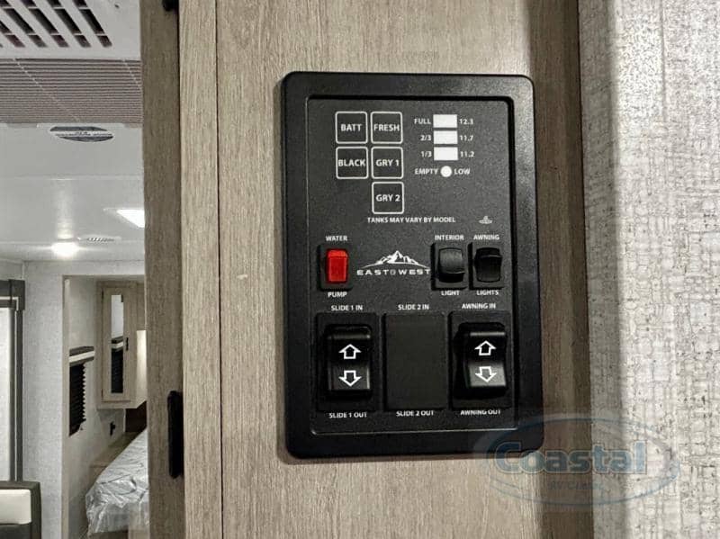 2026 EAST TO WEST 2026 EAST TO WEST Della Terra - thumbnail 37