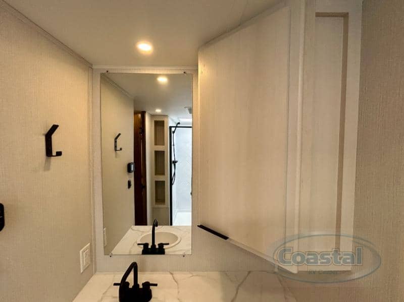 2026 Winnebago 2026 Winnebago Access - thumbnail 26