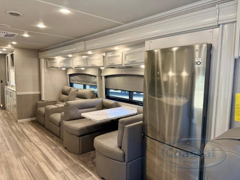 2023 Fleetwood 2023 Fleetwood Pace Arrow - thumbnail 5