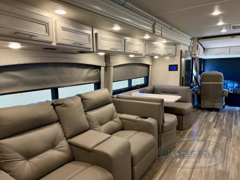 2023 Fleetwood 2023 Fleetwood Pace Arrow - thumbnail 6