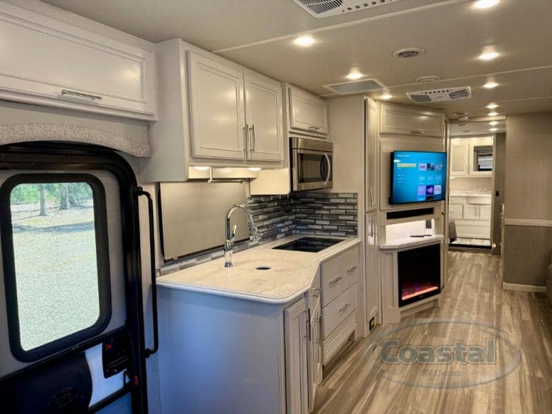 2023 Fleetwood 2023 Fleetwood Pace Arrow - thumbnail 7