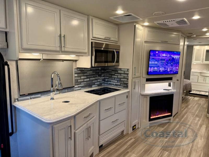 2023 Fleetwood 2023 Fleetwood Pace Arrow - thumbnail 8