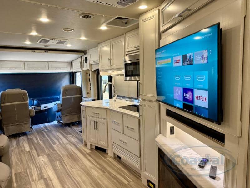 2023 Fleetwood 2023 Fleetwood Pace Arrow - thumbnail 9