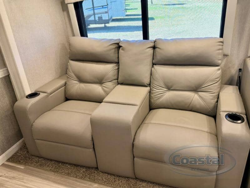 2023 Fleetwood 2023 Fleetwood Pace Arrow - thumbnail 10