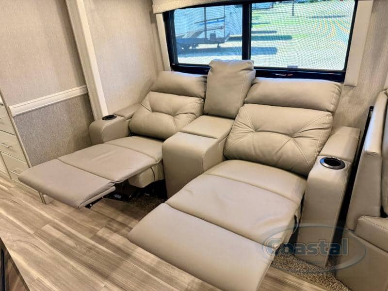 2023 Fleetwood 2023 Fleetwood Pace Arrow - thumbnail 11