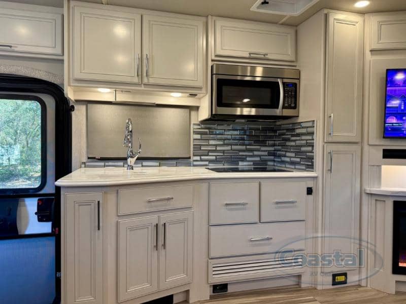 2023 Fleetwood 2023 Fleetwood Pace Arrow - thumbnail 14