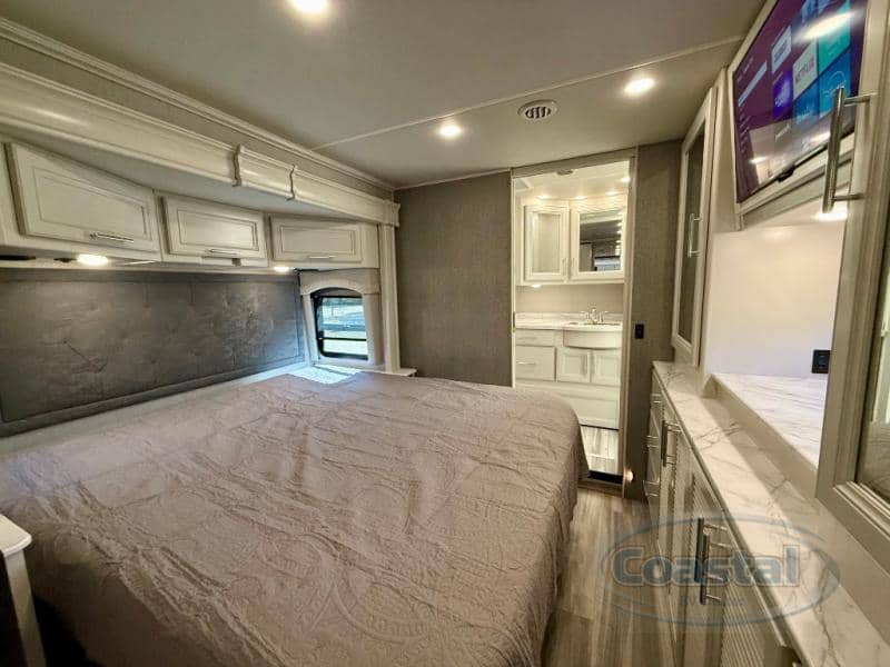 2023 Fleetwood 2023 Fleetwood Pace Arrow - thumbnail 15