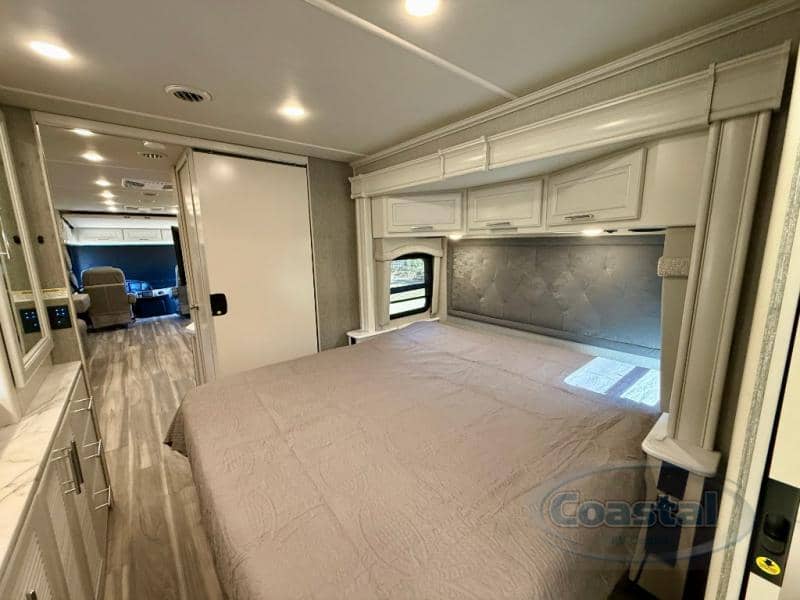 2023 Fleetwood 2023 Fleetwood Pace Arrow - thumbnail 16