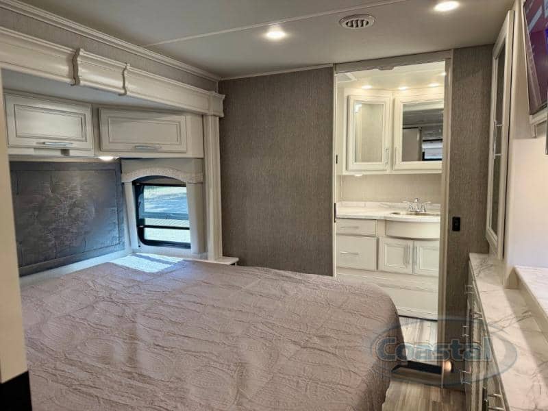 2023 Fleetwood 2023 Fleetwood Pace Arrow - thumbnail 17