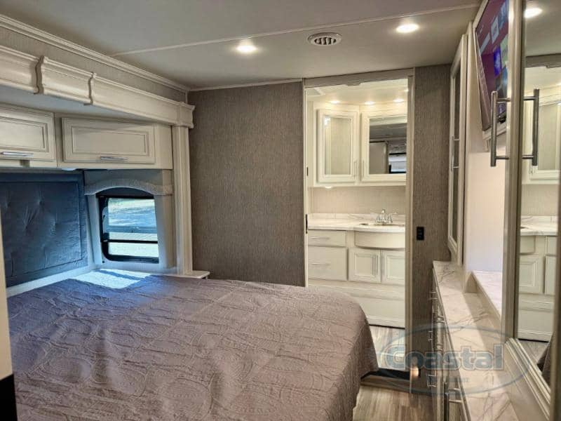 2023 Fleetwood 2023 Fleetwood Pace Arrow - thumbnail 18