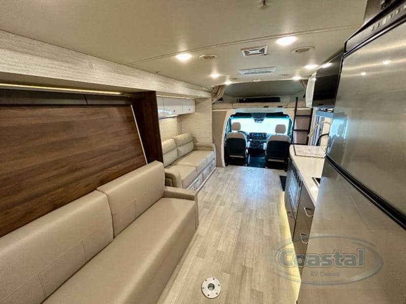 2021 Winnebago 2021 Winnebago Navion - thumbnail 6