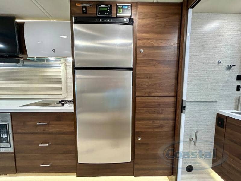 2021 Winnebago 2021 Winnebago Navion - thumbnail 10