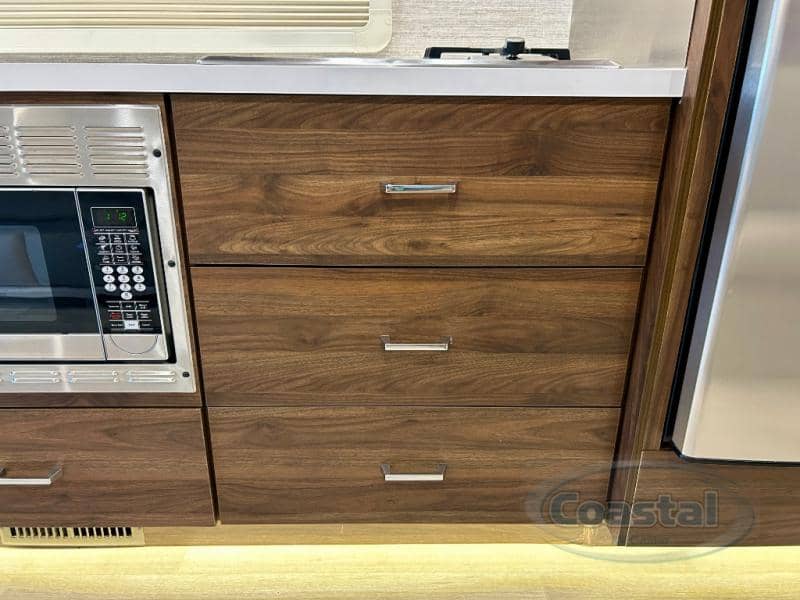 2021 Winnebago 2021 Winnebago Navion - thumbnail 11