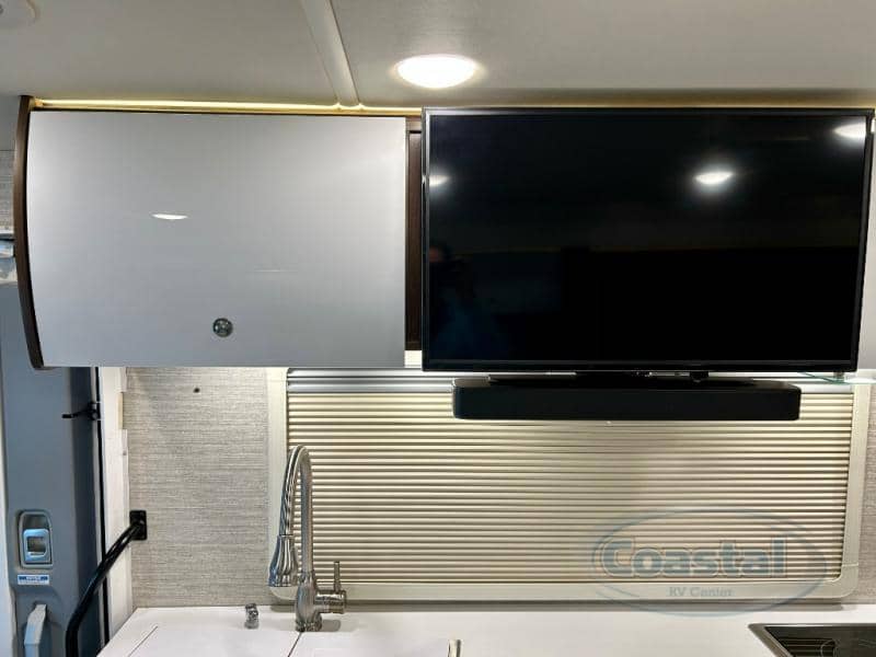 2021 Winnebago 2021 Winnebago Navion - thumbnail 15