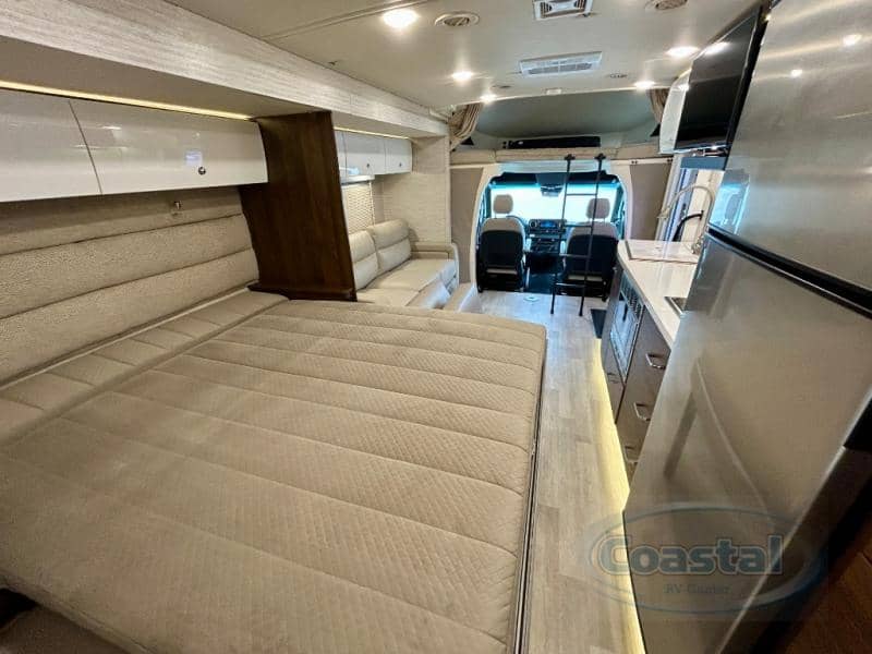 2021 Winnebago 2021 Winnebago Navion - thumbnail 21