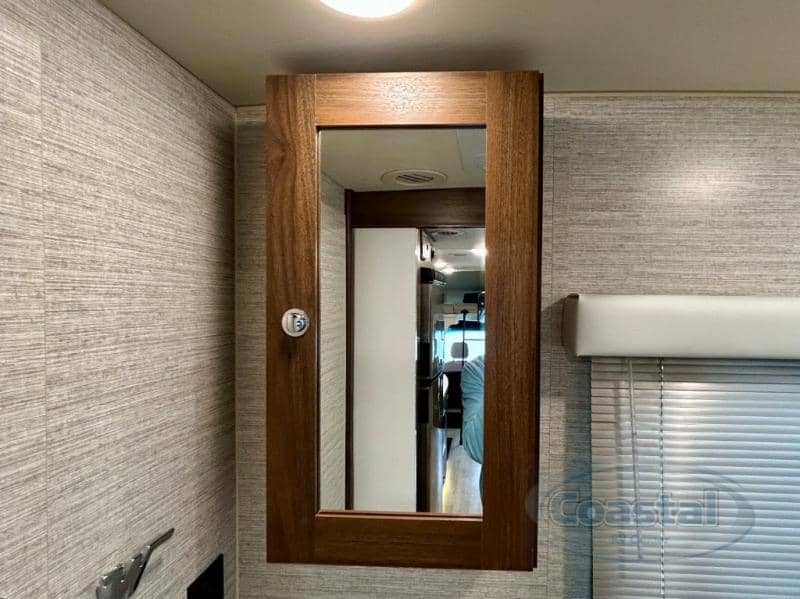 2021 Winnebago 2021 Winnebago Navion - thumbnail 25