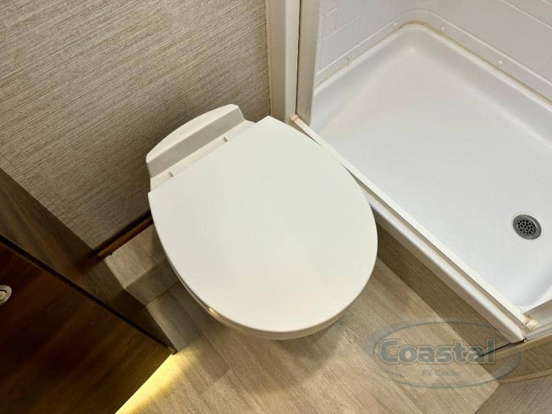 2021 Winnebago 2021 Winnebago Navion - thumbnail 26