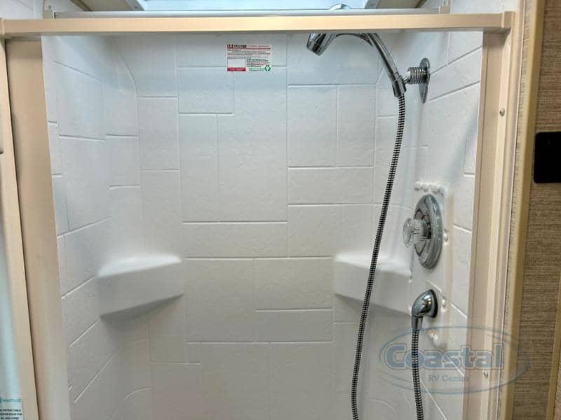 2021 Winnebago 2021 Winnebago Navion - thumbnail 27