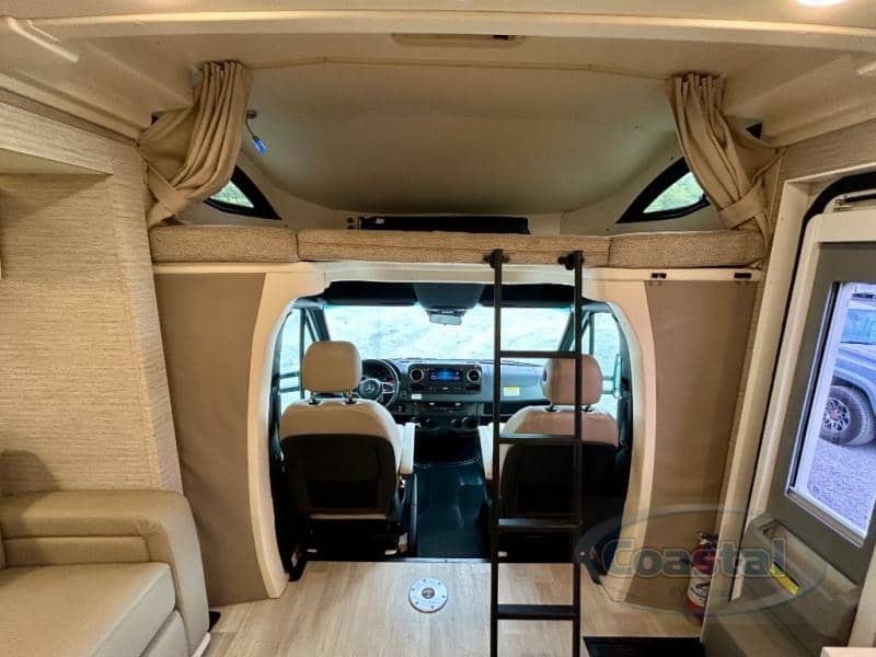 2021 Winnebago 2021 Winnebago Navion - thumbnail 28