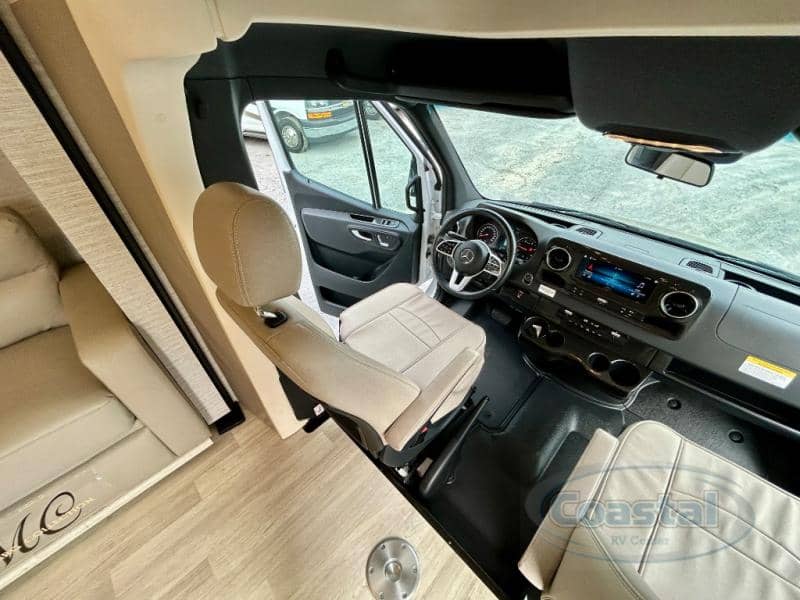 2021 Winnebago 2021 Winnebago Navion - thumbnail 30