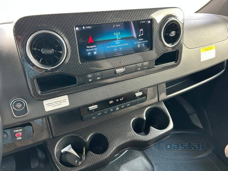 2021 Winnebago 2021 Winnebago Navion - thumbnail 37