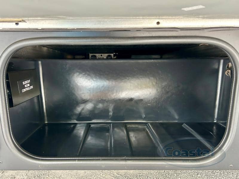 2021 Winnebago 2021 Winnebago Navion - thumbnail 41