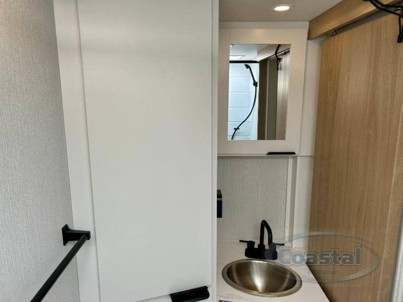 2026 Winnebago 2026 Winnebago Micro Minnie - thumbnail 21