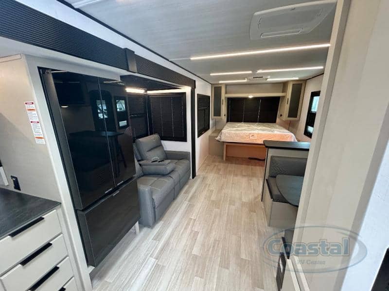 2026 Keystone RV 2026 Keystone RV Walkabout - thumbnail 6